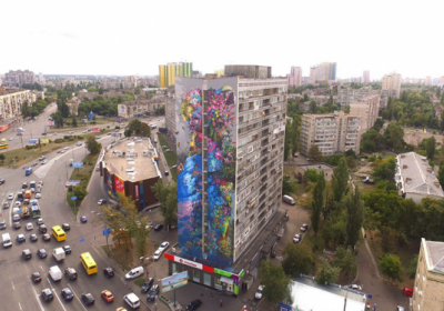 Мурал на Дарницкой площади в Киеве уничтожили ради места под рекламу