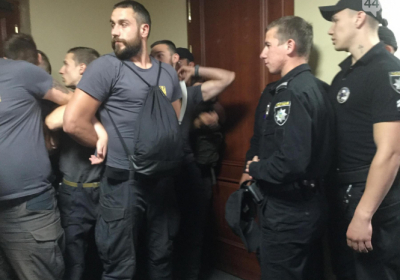 На сессии Киевсовета произошли столкновения, выход из зала заблокирован - ВИДЕО