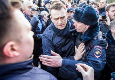 Навальний заявив, що його затримали в Москві