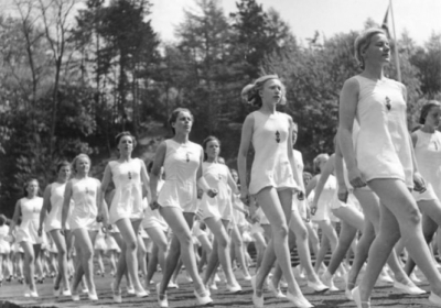 Школа підготовки дружин в нацистській Німеччині (фото)