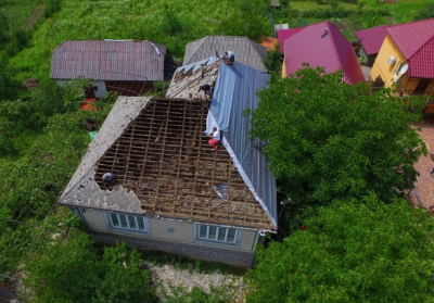 На Закарпатье в результате непогоды повреждены более 850 зданий, - ФОТО