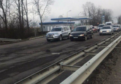 На Буковине непогода заблокировала международную трассу, - ФОТО