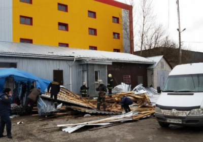 Зірвана вітром покрівля вбила жінку в Коростишеві