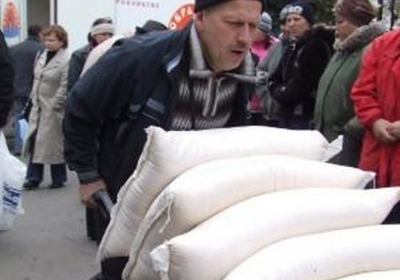 Українців знову почали лякати дефіцитом і подорожчанням цукру