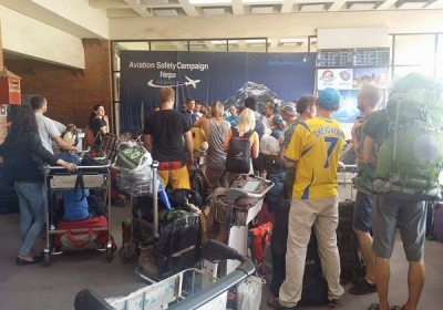 Эвакуация украинцев из Непала: у самолета Ил-76 пробило колесо в Дели