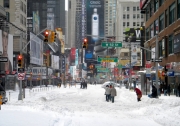 У Нью-Йорку і штаті Нью-Джерсі ввели надзвичайний стан через насування снігової бурі