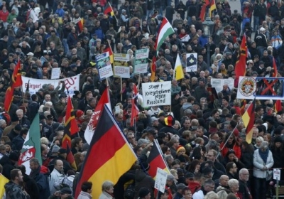 В немецком Дрездене около 20 тысяч человек провели митинг антиисламистский