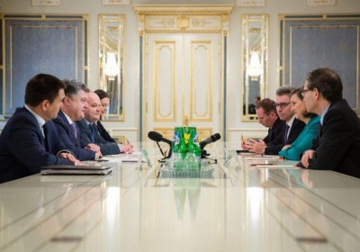 Порошенко и Нуланд обсудили перемирие на Донбассе