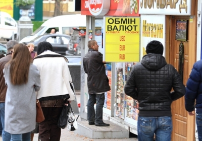 Украинцы в октябре купили валюты на $339 млн больше, чем продали