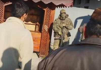 Вооруженные лица в балаклавах проводят массовые обыски в домах крымских татар, - ВИДЕО