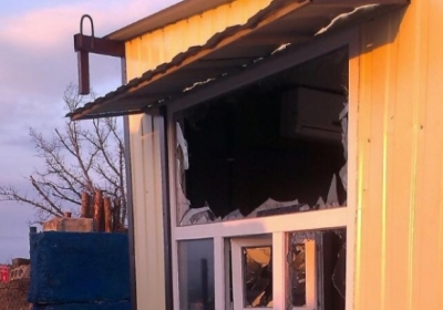 Бойовики обстріляли пункт пропуску на Луганщині: поранено військового