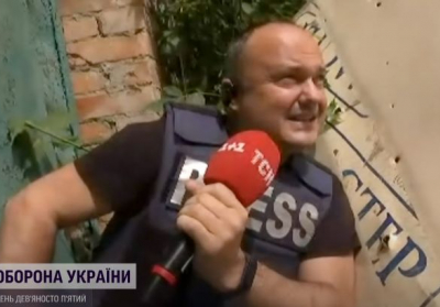 Журналісти ТСН на Донбасі потрапили під обстріл у прямому ефірі