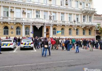 Напад на Михайлика: в Одесі сотня людей вийшла на протест
