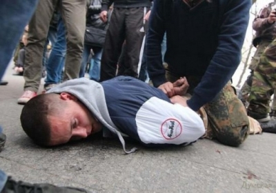 На одесских майдановцев напали вооруженные сепаратисты. Они отразили атаку 