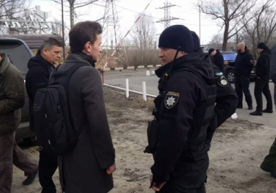NewsOne прокоментував зйомку із журналістами та охороною Медведчука під Києвом
