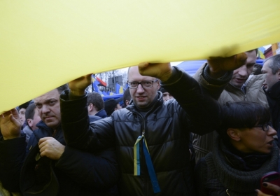 Українська революція: сідати за стіл переговорів чи боротися до кінця?