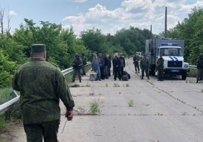Украина забрала с Орлоя еще 60 заключенных, - ФОТО