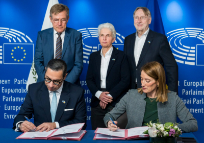 Президентка Європарламенту підписала надання Україні 90 млрд євро кредиту