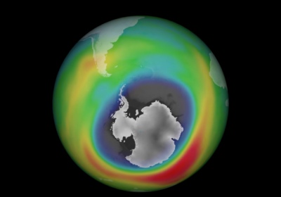 Над Землей образовалась большая, чем обычно, озоновая дыра. Она превышает размер Антарктиды