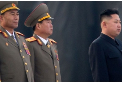Лі Йон Хо (ліворуч) з лідером КНДР Кім Чен Ином. Фото: AFP