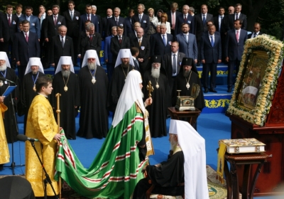 Хрещення Русі: православне священство і президенти молилися без простих смертних