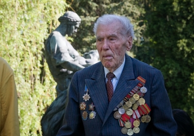 Ордени та маки: львівські ветерани вшанували пам'ять загиблих у Другій світовій війні