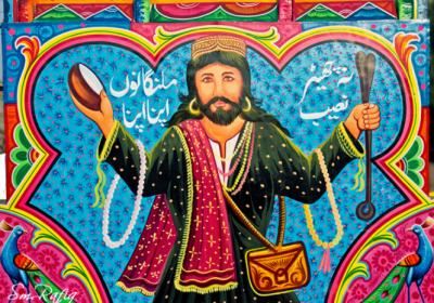 Пакистанські тачки: яскраві фарби, килими та шалені гроші (фото)