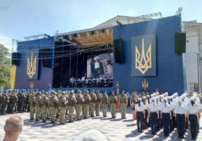 В день визита Зеленского в Мариуполе устроят военный парад и выступление 