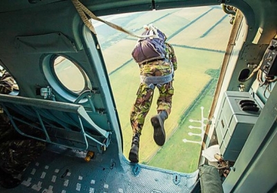 На полигоне под Николаевом во время отработки прыжков с парашютом погибли двое бойцов АТО