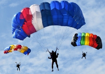 Симулятор Google навчить стрибати з парашутом