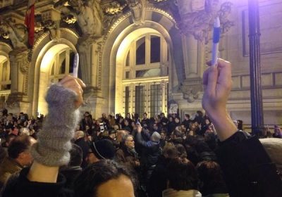 Тысячи людей во Франции вышли в поддержку 