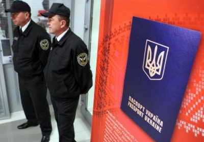 Крымчане массово получают украинские биометрические паспорта