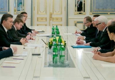 Переговори української влади, опозиції та міністрів з ЄС відбувалися практично у бункері, - голова МЗС Франції