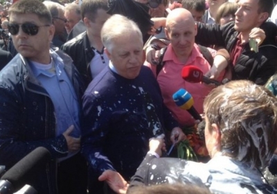 На митинге свободовцы передали Симоненко и российскому журналисту 