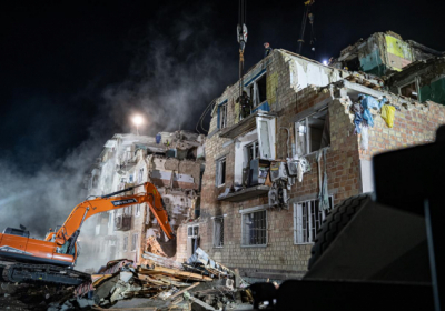 Рятувальні роботи у Києві завершили, досі невідома доля вісьмох людей – Зеленський