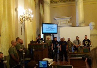 Активисты захватили сессионный зал Львовского облсовета