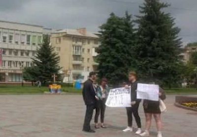 Пикет за импичмент Зеленского: полиция проверит действия своих сотрудников