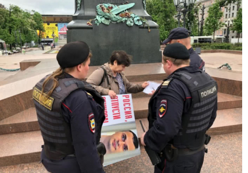 В Москве прошли одиночные пикеты в поддержку Сенцова