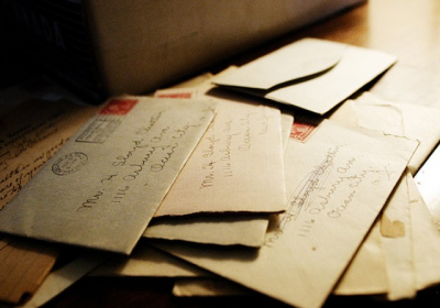 Шестирічна британка знайшла в різдвяній листівці послання від в'язнів з Китаю