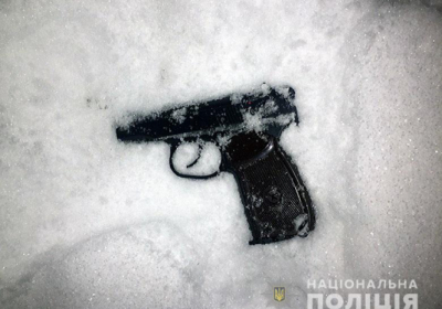 В Киеве мужчина обстрелял из пневмата двери школы