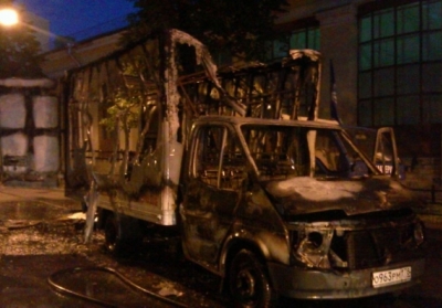 У Росії невідомі спалили агітаційний автомобіль прихильників ДНР і ЛНР, - фото