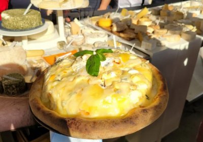 У Франції приготували піцу з 834 видів сиру. Це новий світовий рекорд