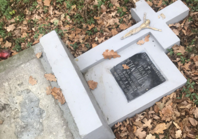 В Польше уничтожили памятники над могилой украинского священника и его семьи