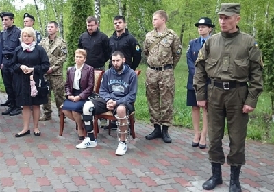 Родинам бійців АТО, які загинули або отримали поранення на Донбасі, вручили сертифікати на житло