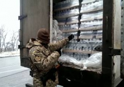 СБУ вилучила дві вантажівки горілки, яку спільники терористів хотіли продати за межами Донбасу, - відео