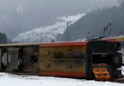 У Швейцарії вітром здуло поїзд з рейок