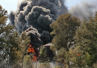 Госслужба по чрезвычайным ситуациям сообщает о ликвидации пожара на нефтебазе под Васильковом