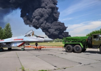 Сусіднім об'єктам пожежа під Києвом на нафтобазі не загрожує, - Чечоткін