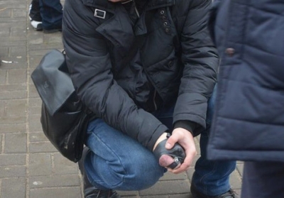 У Миколаєві поліцейський відібрав у злочинця гранату із висмикнутою чекою