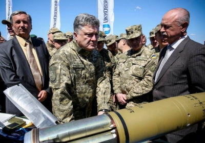 Украина готова отразить возможное танковое наступление противника, - Порошенко